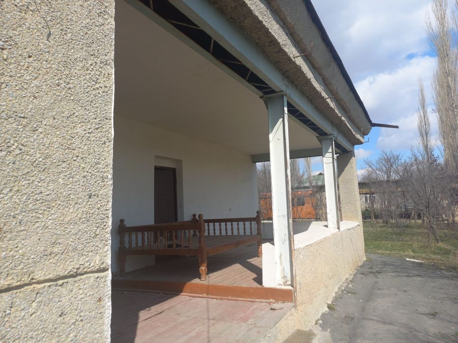 Xavosi sof Nanay qishlog'ida dala xovli sotiladi.