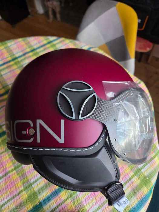 каска за мотор MOMO