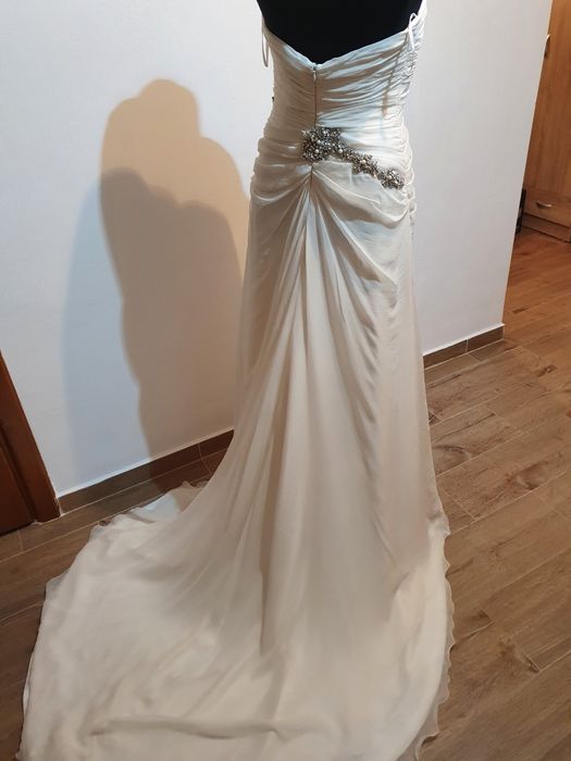 Rochie de mireasă  cu pietre ,nouă
