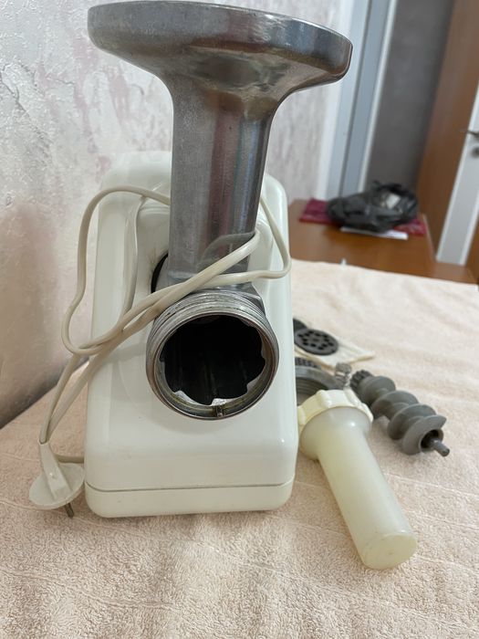 Masina electrica tocat carne