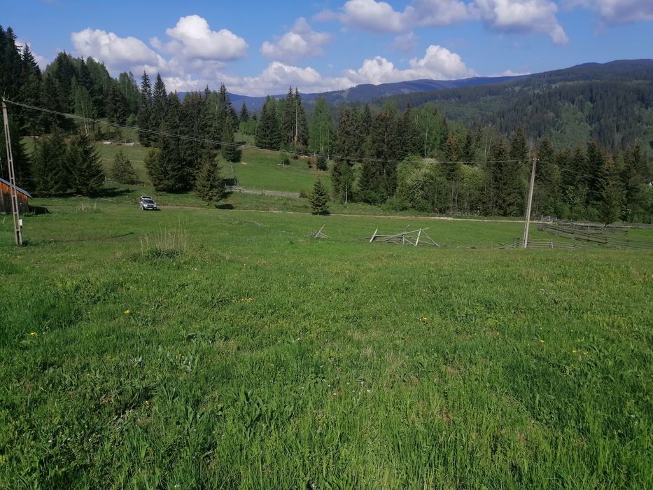 Vând teren intravilan.