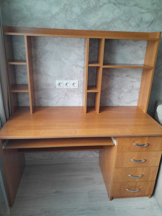 Продам письменный стол