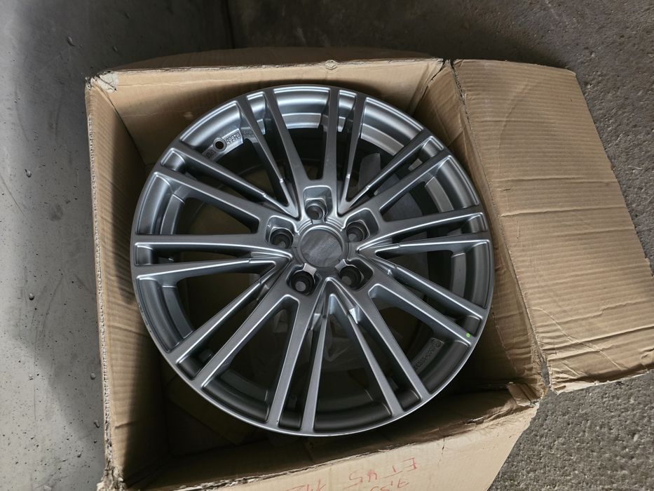 джанти с гуми Bridgestone Blizzak 225/55/17 за Ауди