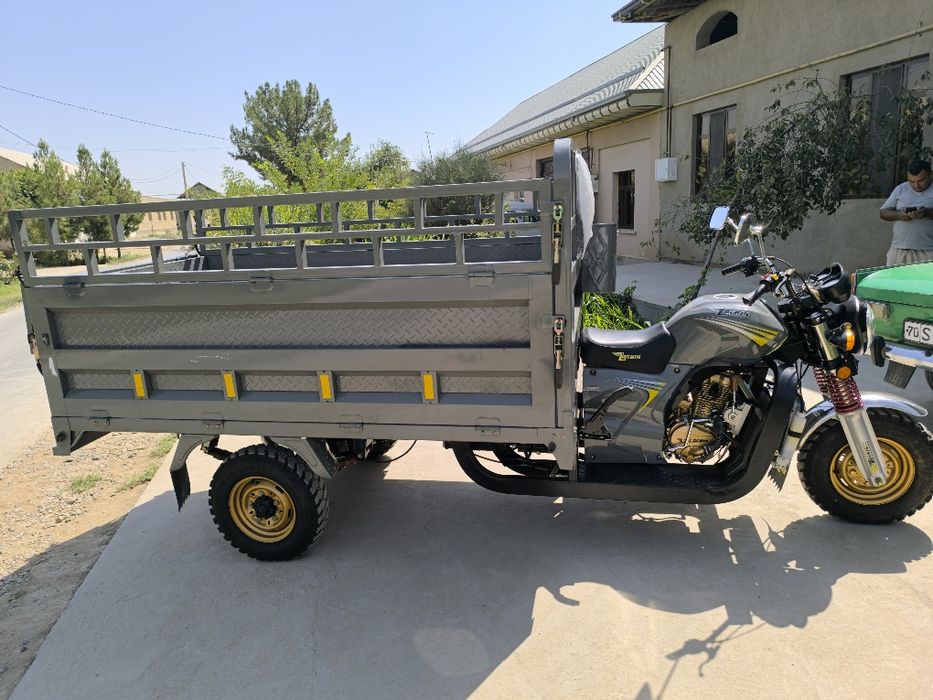 Lochin motor sotiladi