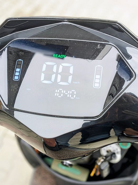 Scuter electric 2200w limitat din farbrică la 25km/h.fără permis