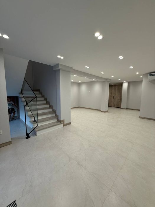 срочно сдаётся нежилое помещение офис 174м2 ул махтумкули Ашхабад парк