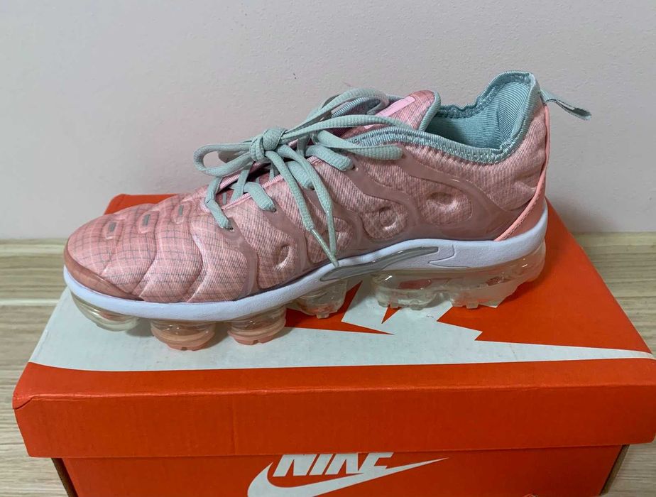 Нови дамски маратонки Nike Vapormax Plus налични 38 номер
