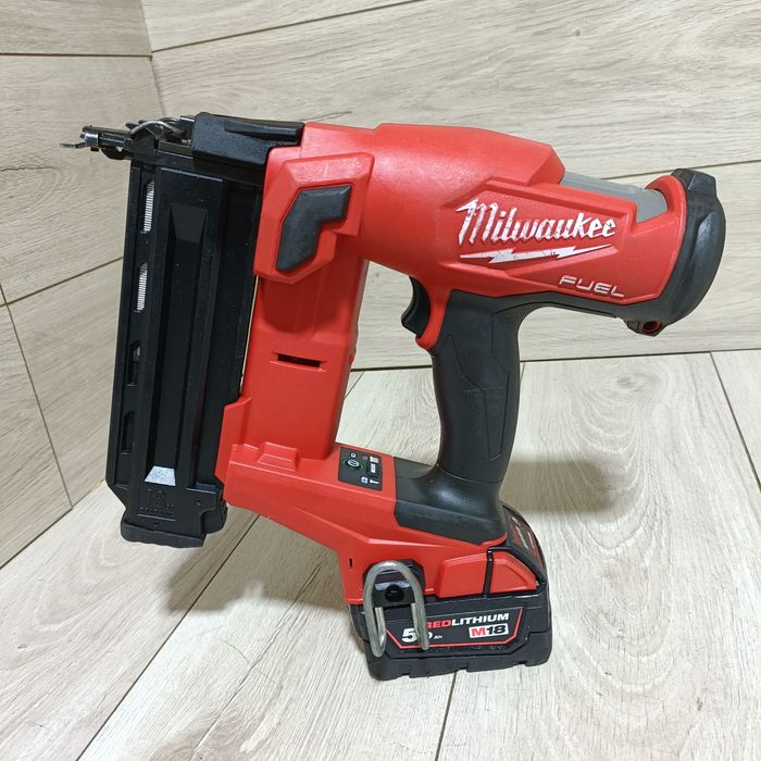 Pistol de cuie pentru finisaj Milwaukee M18 FN18GS