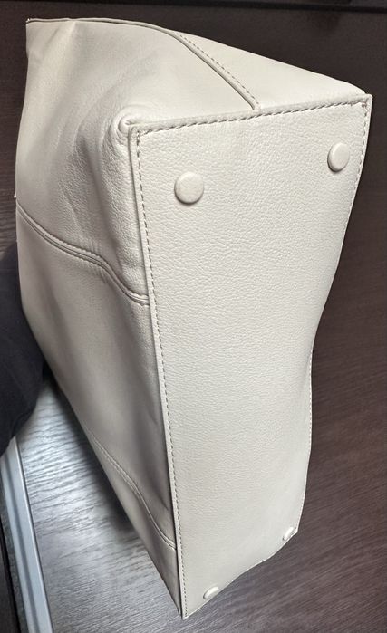 Бежова кожена чанта ZARA