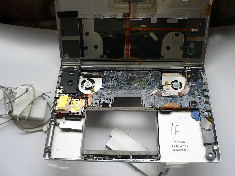 MacBook Pro 17" за части