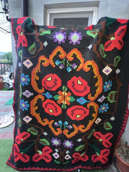 Vand fețe de masa,ștergaruri si altele lucruri vechi