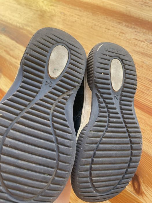 Продаю обувь на мальчика р24.