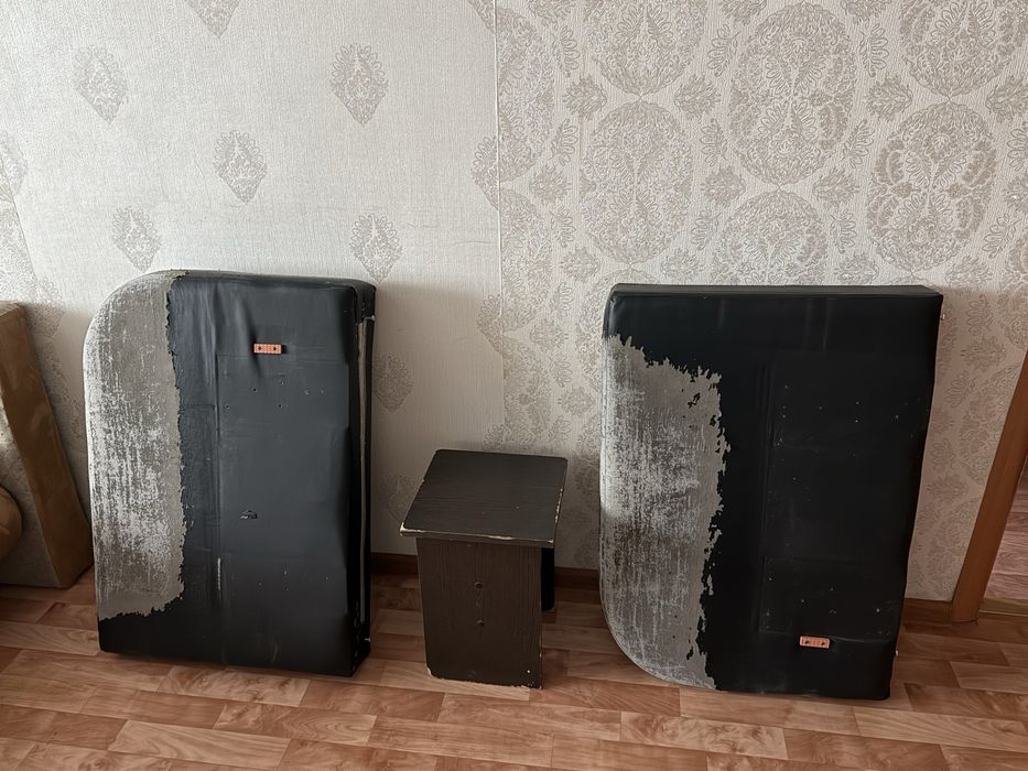 Отдам два дивана