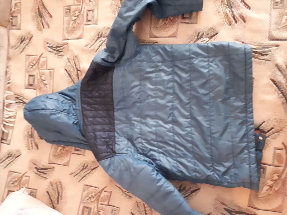 Продам курку  на весна -осень