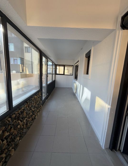 Vând apartament 3 camere în Tomis Plus