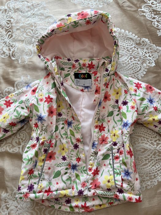 Продам куртку на девочку