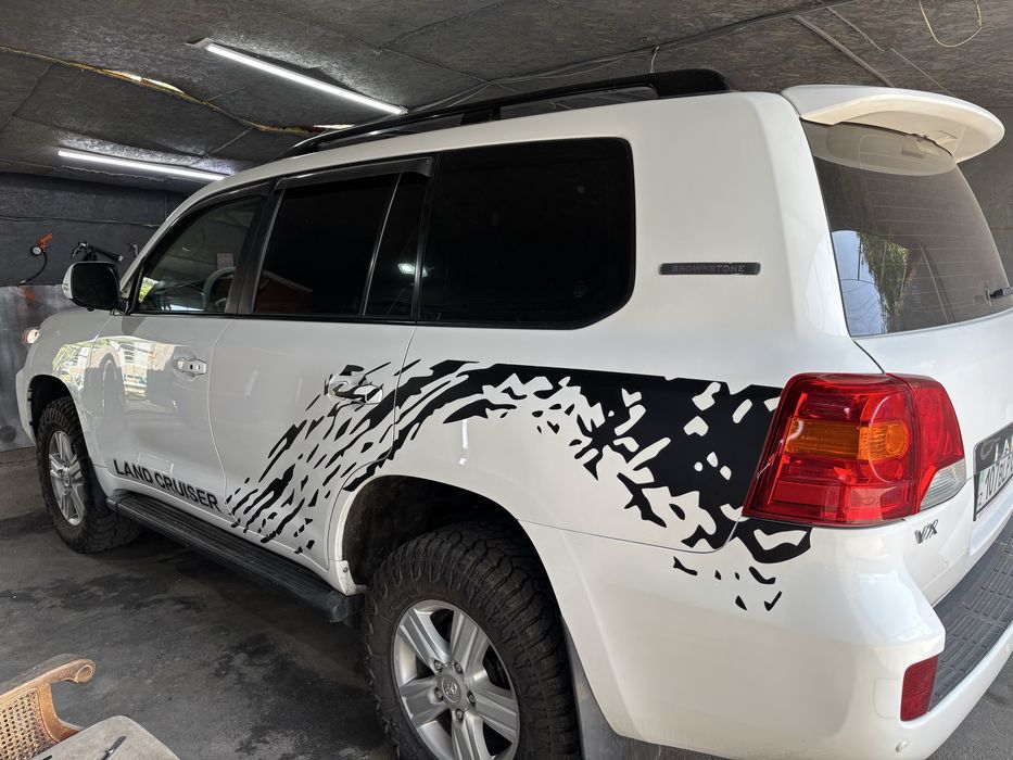 Наклейки на авто