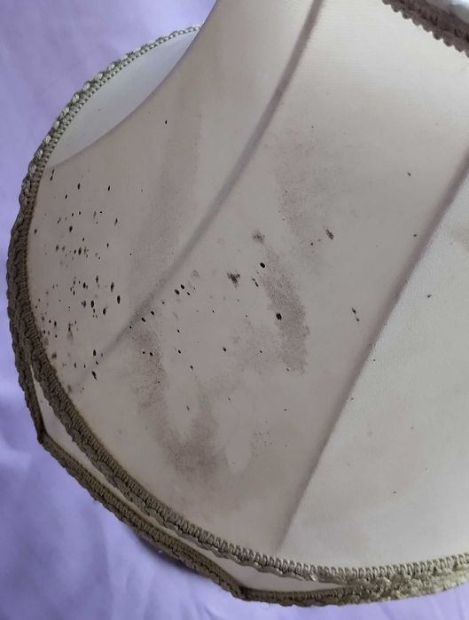 стара порцеланова лампа