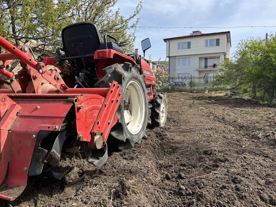 Доставка на чернозем/черна пръст, фрезоване и оране на градини