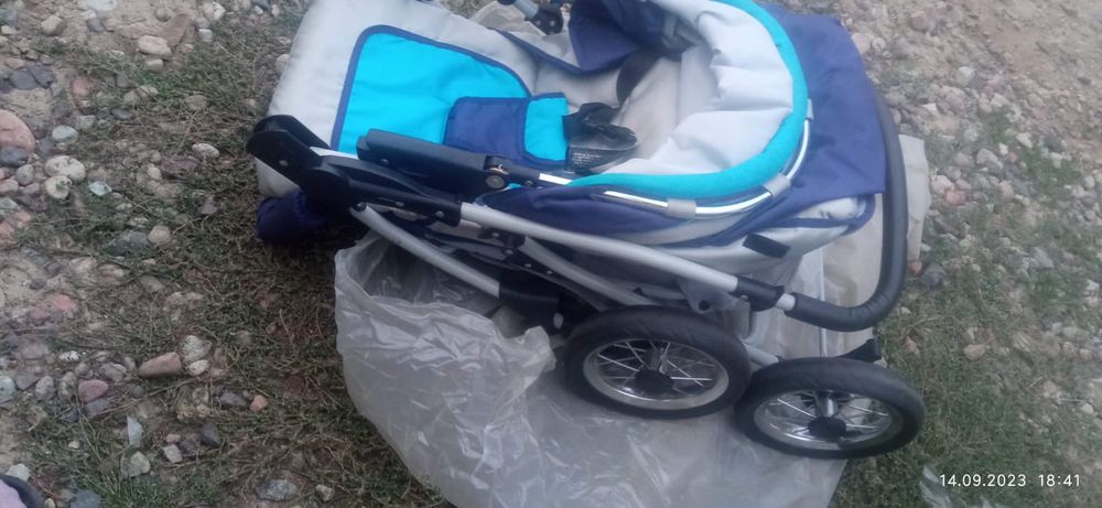 Коляска с люлькой