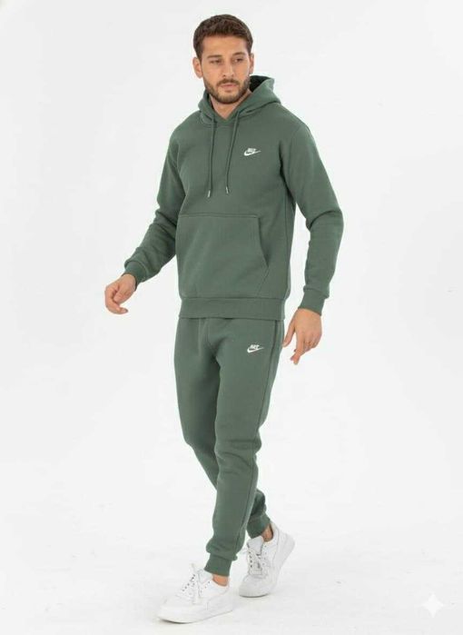 Nike Анцуг – Стил и Комфорт всеки ден!