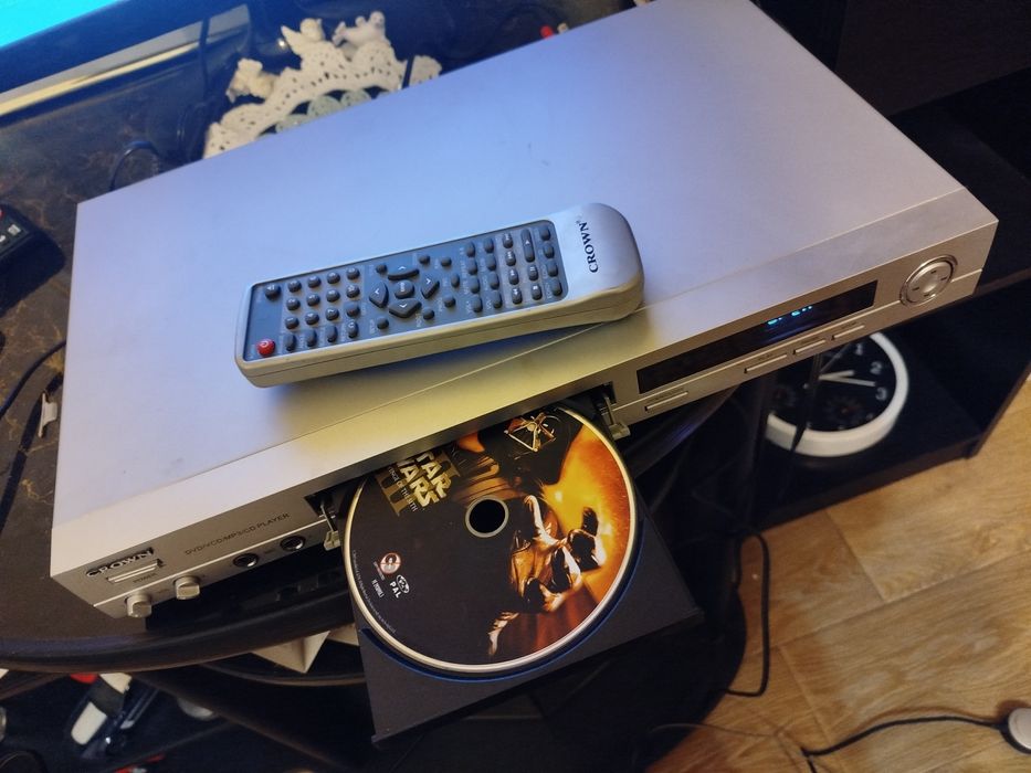 Система за домашно кино(ДВД и активен буфер 5.1 с колонки)