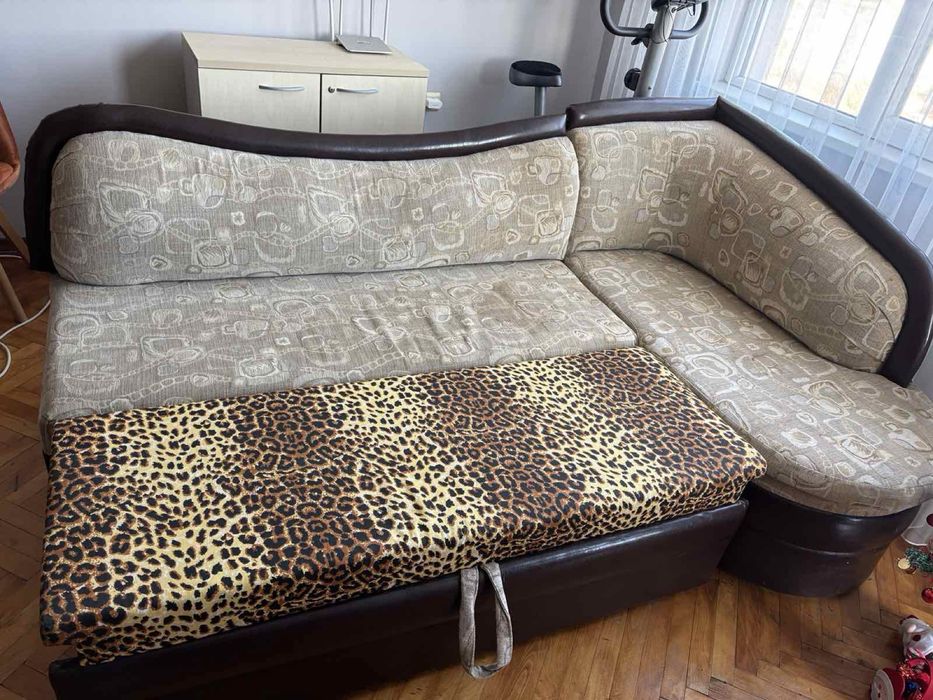 Ъглов диван с функция сън