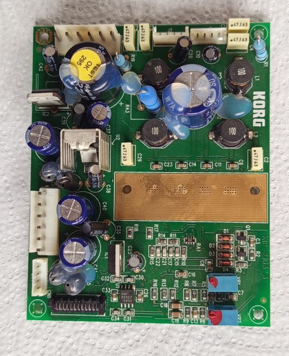 Amplificator audio intern pentru orgă Korg Pa 800