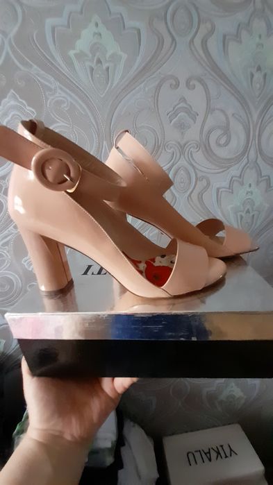 Продам босоножки, в отличном состоянии