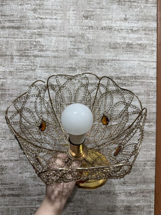 Продам люстры: в спальню, коридор туалет