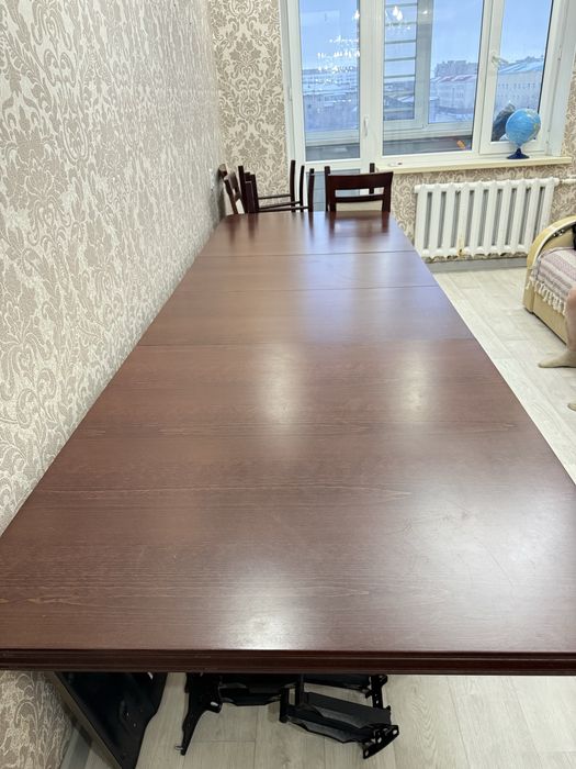 Стол дубовый гостивой