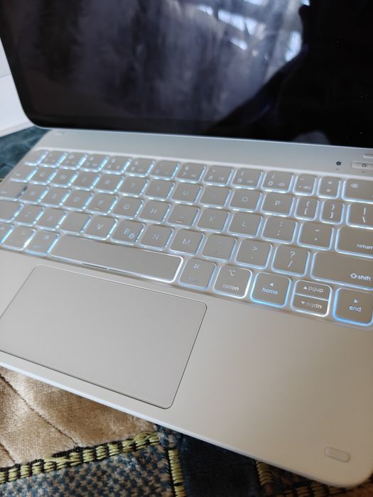iPad A16 2025 cu tastatura și asigurare furt + avarii