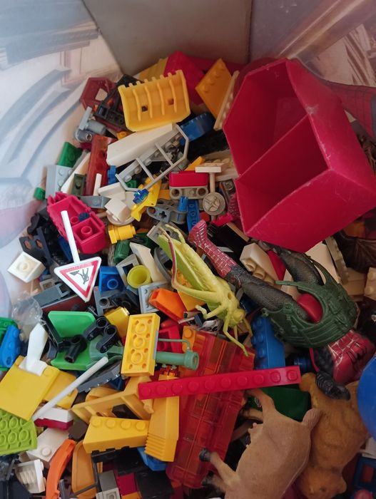 Продам детали Лего.