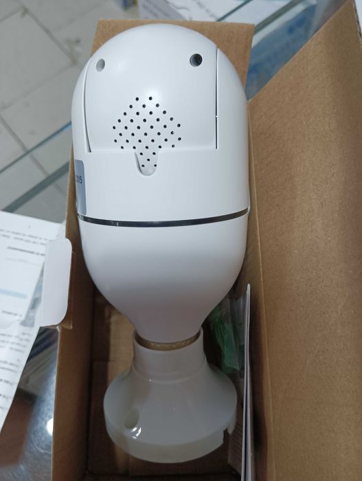 WiFi въртяща се камера за фасунга крушка лампа iCSee нощно виждане