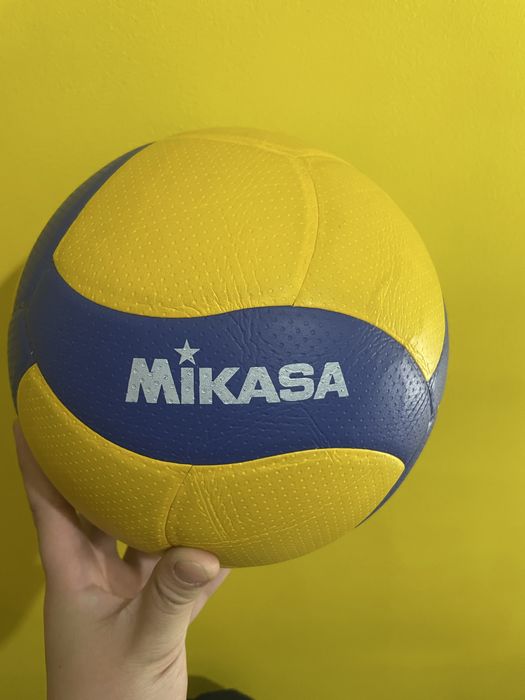 Волейбольный мяч Микаса.