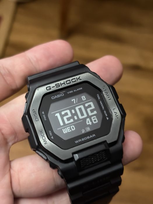 Часы Casio G-Shock GBX-100 - в отличном состоянии
