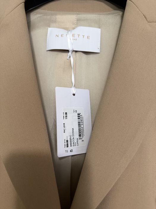 Продавам чисто ново сако на Италианската марка NENETTE Milano