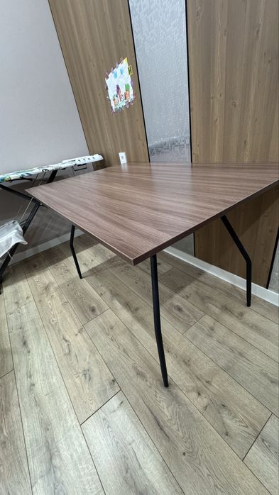 Продам стол и 5 стульев