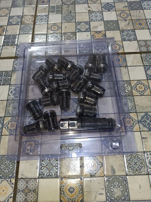 Продам бу колесные болты