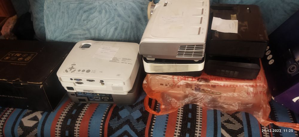 Продам проектора не рабочие