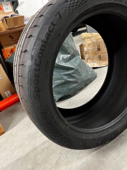 Една гума на Continental / Sport Contact 7
