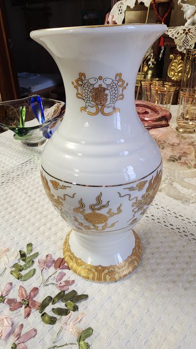 Белая Ваза из Вьтенама