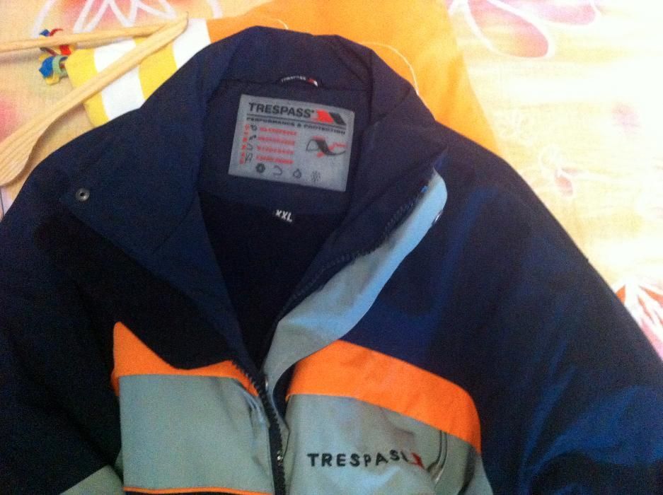 10% discount, geaca impermeabila TRESPASS, multiple buzunare, fermoare