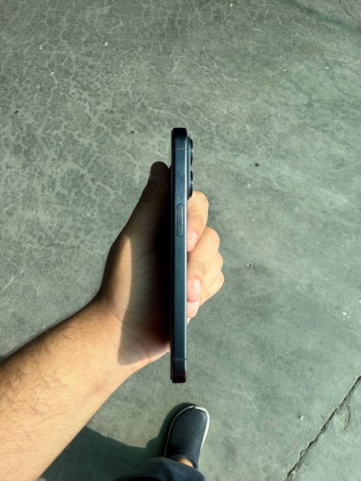 iPhone 15 pro blue