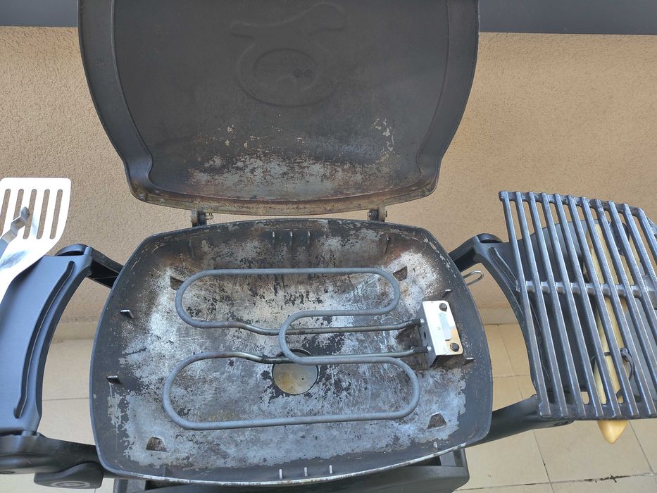 Барбекю/скара Weber Q1400 на ток с поставка, калъф и аксесоари