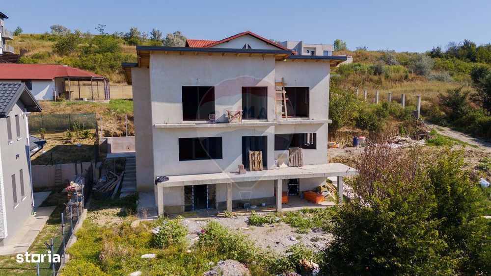 VIlă la Cheie de vânzare, 5 camere, în Iași zona Mănăstirea Bucium