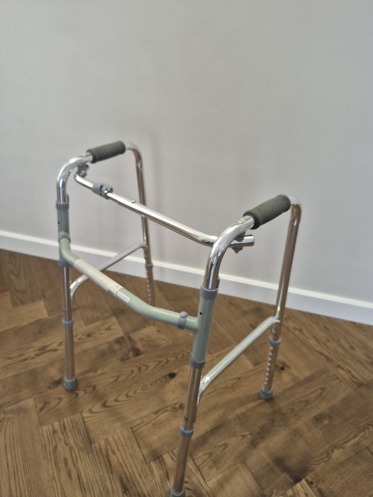 Коляска инвалидная, ходунки