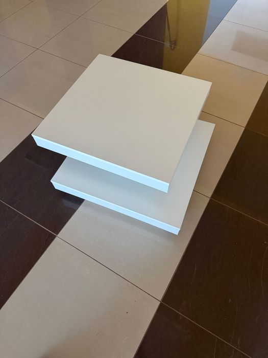 Въртяща бяла холна маса