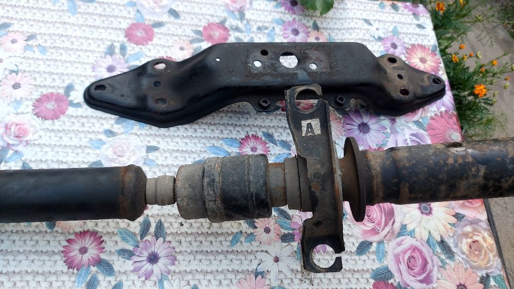 Карданный вал и балка траверса АККП