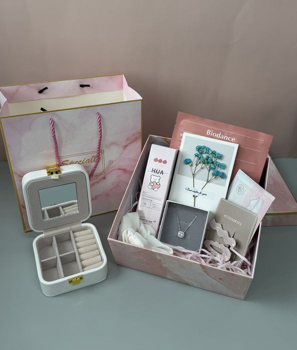 Подарочные боксы с кулонами